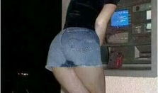 美女小便视频,美女小便视频引发的争议与反思